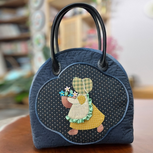 The 2023 New Stylish Korean-style Embroidered Large Curved Tote Bag