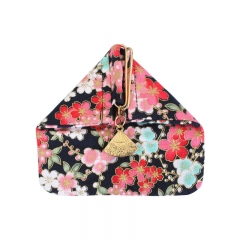 Coin purse and wind clasp coin purse mini bag triangular bag.