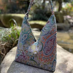 Vintage Ethnic National Style Women's Bag: Handcrafted Batik Canvas Floral Design with Single Shoulder and Handheld Options.